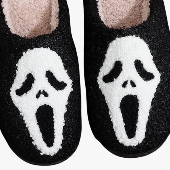 NEW [Shein] “Scream” Mask Villain Warm Slippers Indoor/Outdoor Shoes Sz W 7-8 - Picture 4 of 7